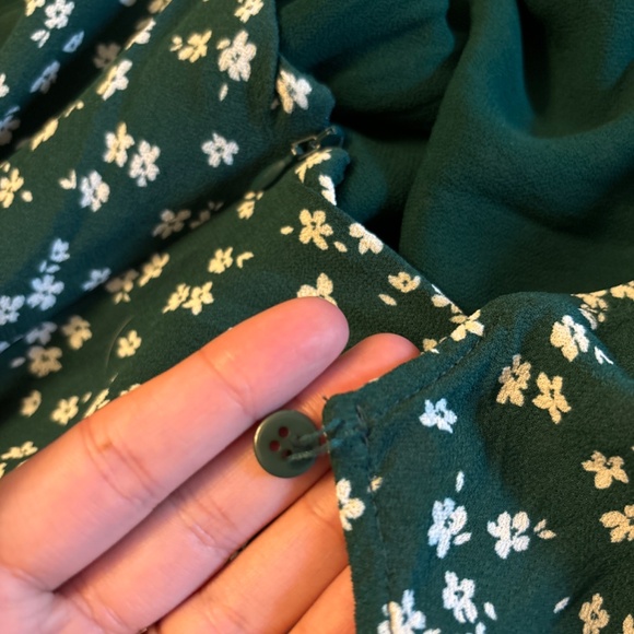 Reformation Joy Floral Open Back Long
Sleeve Dress. Size 4 - Picture 8 of 8